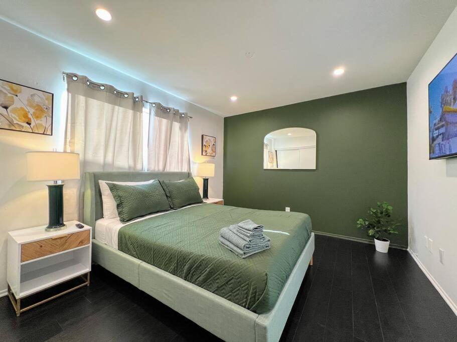 Hollywood Green Habitat Los Angeles Exterior photo