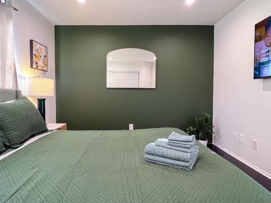 Hollywood Green Habitat Los Angeles Exterior photo